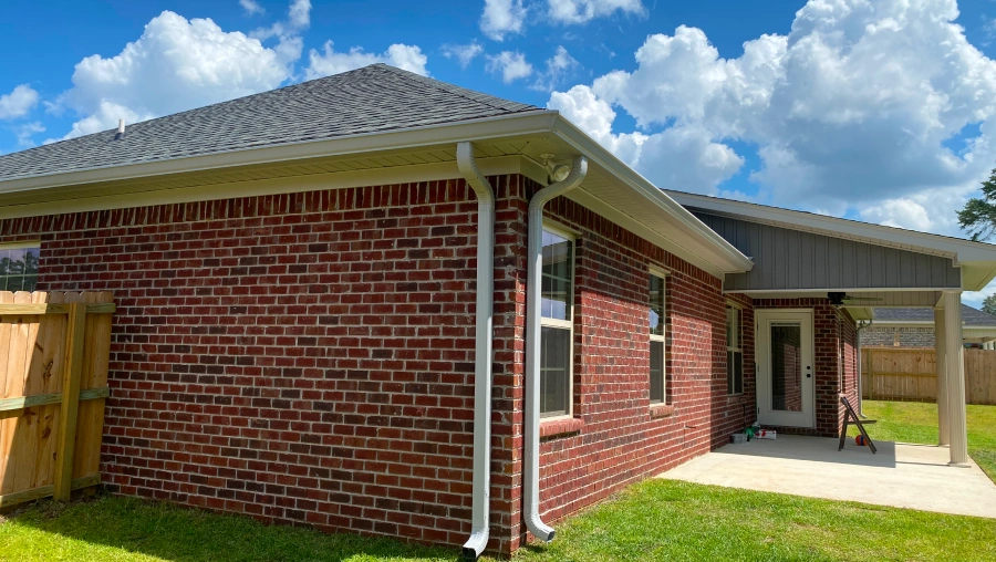 unsplash_Yr4n8O_3UPc Seamless Gutter Installation